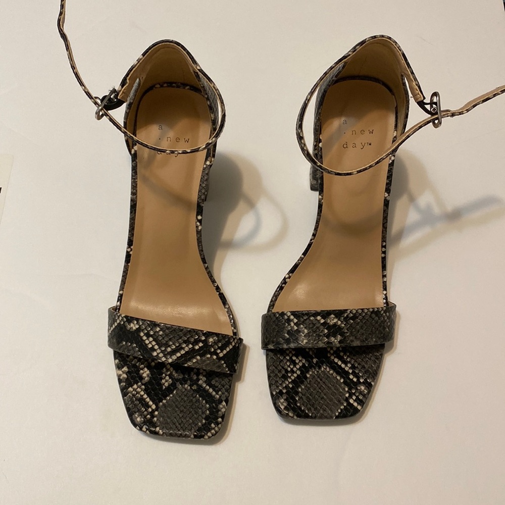 Block heel sandal